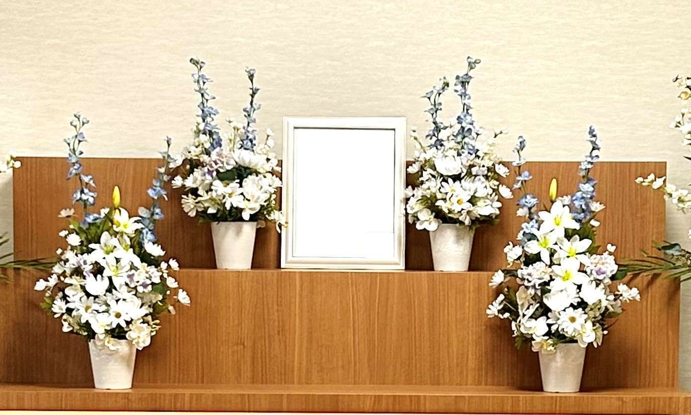 A photo of the altar at a one-day funeral.