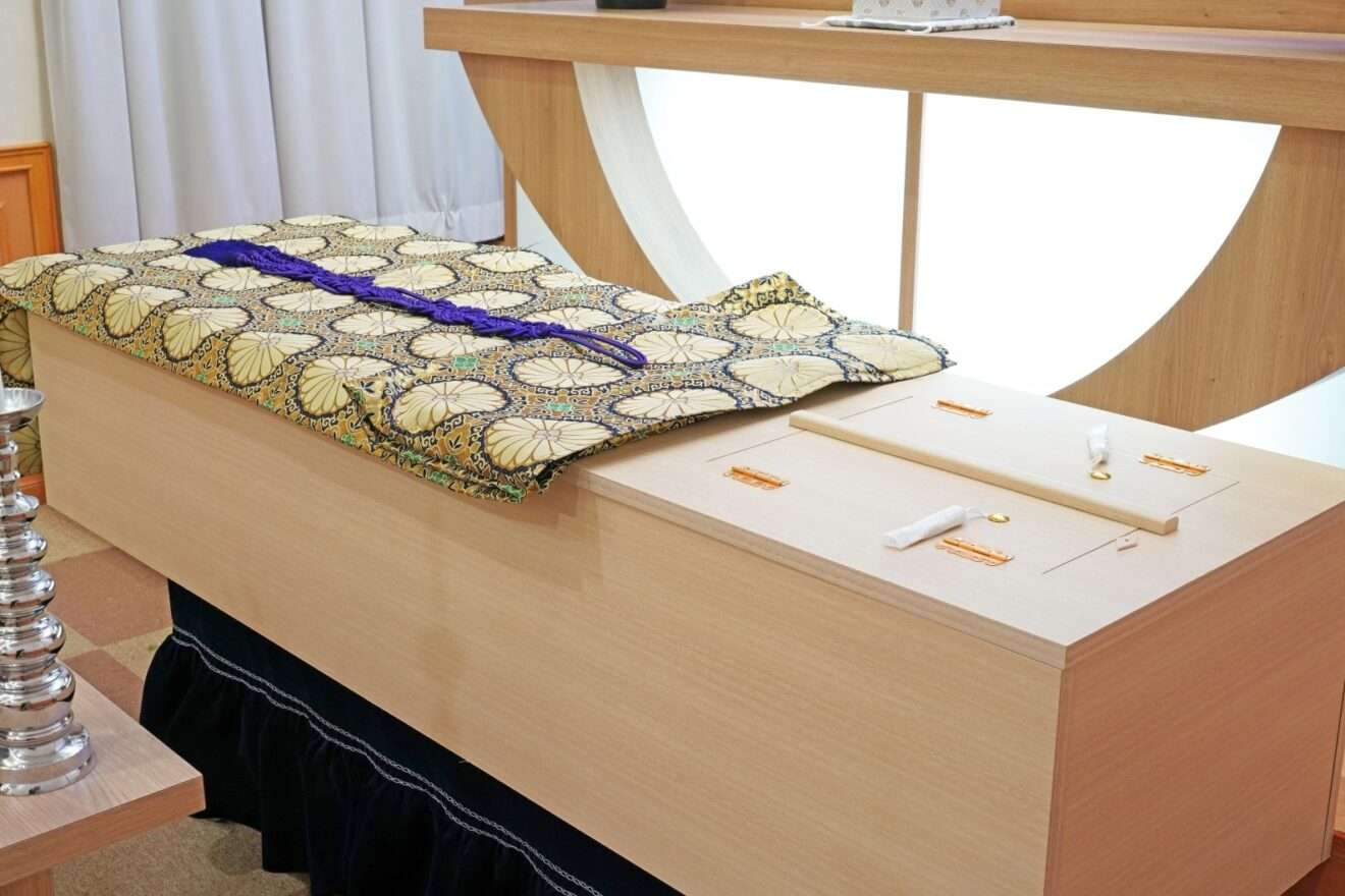 柩安置場所に安置されている柩。