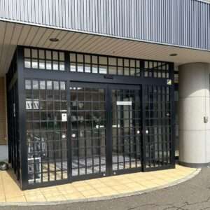 こもれび斎場の玄関。